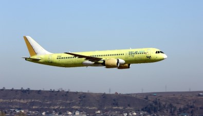 Rus Yolcu Uçağı Test Uçuşğunu Başarıyla Gerçekleştirdi