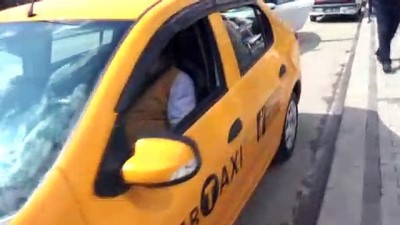 Taksi Şoförü Olup Halkın Nabzını Tuttu