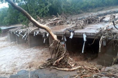 Zimbabve'ye Kasırga Vurdu Açıklaması 24 Ölü