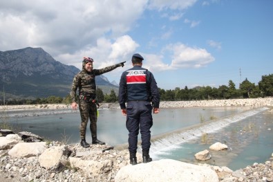 65 Yaşındaki Emekli Öğretmen Kayıp Buse İçin Yollara Düştü