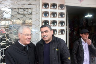 Başkan Acar'a Esnaflardan Çiçekli Karşılama