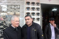 SAFFET ACAR - Başkan Acar'a Esnaflardan Çiçekli Karşılama