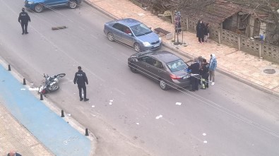Çaycuma'da Otomobil Motosiklete Çarptı; 1 Kişi Yaralı