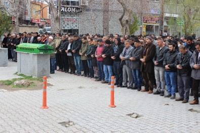 Karaman'da Bıçaklanarak Öldürülen Adam Defnedildi