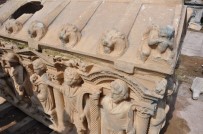 LAHİT - Tarihi Lahit Maviye Boyandı