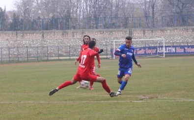 TFF 2. Lig Açıklaması Niğde Anadolu FK Açıklaması 0 - Gümüşhanespor Açıklaması 3