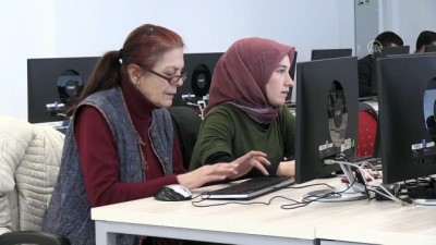 Yeğeninin Teklifiyle 60 Yaşında Üniversiteli Oldu