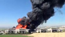KIMYA - Arnavutköy'de Fabrika Yangını
