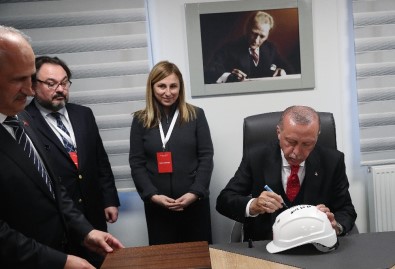 Çanakkale 1915 Köprüsü'nün Çelik Şaftları Kesonlara Törenle Yerleştirildi