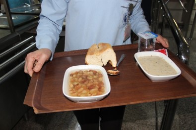 Hastanenin Menüsü 'Üzüm Hoşafı, Buğday Çorbası Ve Yarım Ekmek'