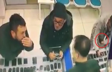 Kocaeli'de Telefon Hırsızları Güvenlik Kamerasına Yakalandı