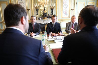 Macron'dan  Şanzelize Kararı