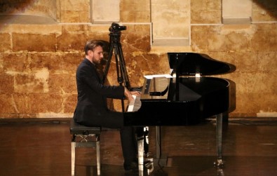 Ödüllü Piyanist Tofig Shikhiyev 'Urfa Divanı'nı Piyano İle İcra Etti