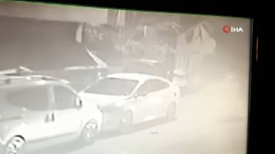 Ataşehir'de Gece Vakti Otomobil Kundaklayan Şahıslar Kamerada