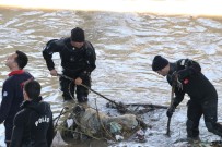 KÜÇÜK ÇOCUK - Dereye Düşüp Kaybolan Küçük Hediye İçin Umutlar Tükeniyor