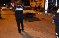 Hendek'te İlçe Emniyet Müdürlüğünün Önünde Silahlı Kavga Açıklaması 1 Yaralı