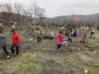 Jandarma'dan Köy Okulunda Fidan Dikme Etkinliği