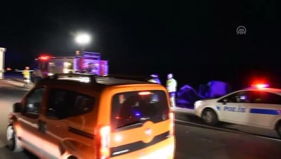 Kırşehir'de Otomobille Tır Çarpıştı Açıklaması 3 Ölü, 3 Yaralı