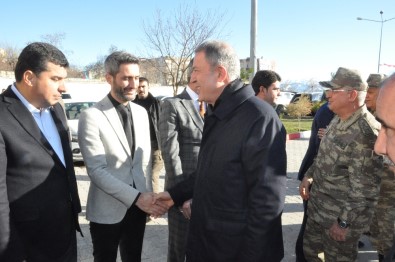Milli Savunma Bakanı Akar Şırnak'ta