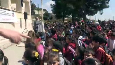 Suriye Sınırındaki Okula Beşiktaş Forması Dağıtıldı