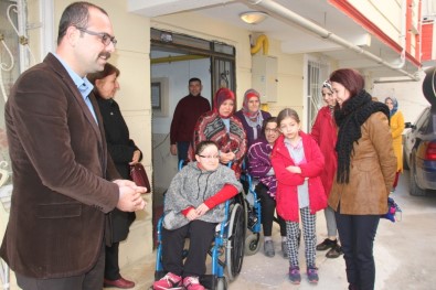 Umut Köprüsü Derneğinden Tosya'daki Engellilere Akülü Araba