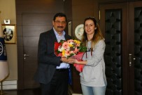 VOLEYBOL TAKIMI - Voleybol Takımından Teşekkür Ziyareti