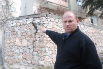ÇÖKME TEHLİKESİ - Derin Çatlaklar Oluşan Duvar Tehlike Saçıyor