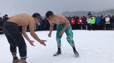 Karda Güreş Müsabakaları Nefes Kesti