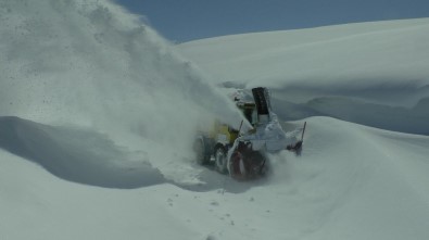Muş'ta 5 Metrelik Karla Mücadele Çalışması