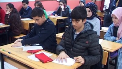 Öğrencilerden Mehmetçik'e Mendilli Mektup
