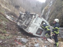 Öğrencileri Taşıyan Araç Şarampole Devrildi