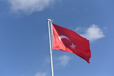 Şehitler Parkı'na Türk Bayrağı