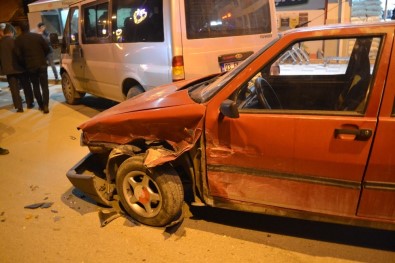 Şuhut'ta Trafik Kazası -Trafik Kazasında Maddi Hasar Meydana Geldi