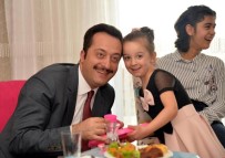 MÜNEVVER - Vali Şentürk Çocuklarla Buluştu