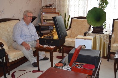 Zeki Müren'le Başladı Yaklaşık 2 Bin Taş Plak Biriktirdi