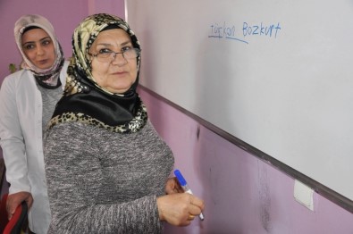 70'İnde Okumayı Söktü