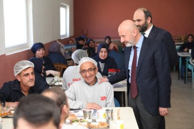 Başkan Çolakbayrakdar OSB'de İşçilerle Bir Araya Geldi