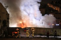 İstanbul'da Hurda Deposunda Korkutan Yangın