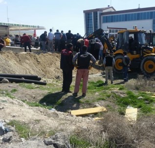 Konya'da İstinat Duvarı Çöktü Açıklaması 4 İşçi Yaralı