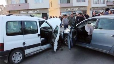 Ordu'da Otomobil İle Hafif Ticari Araç Çarpıştı Açıklaması 5 Yaralı