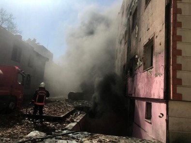 Şanlıurfa'da Eski Hastane Binasında Yangın