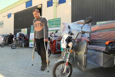 Suriyeli Engellilere 'Tuk Tuk' Dağıtımı