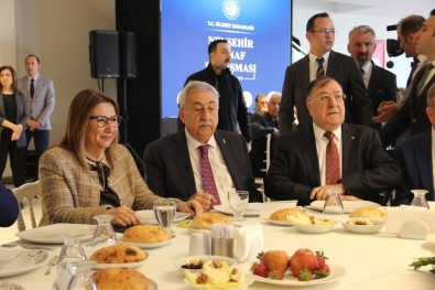 Ticaret Bakanı Pekcan, Nevşehir'de Esnafla Buluştu