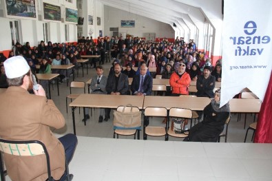 Yazar Türkmen, Muradiye'de Konferans Verdi