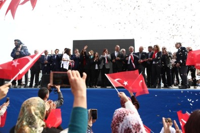 Özlem Çerçioğlu, Akçaova'ya Kapalı Düğün Salonu Kazandırdı