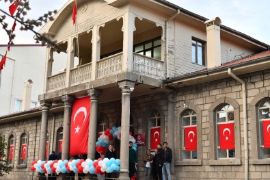 Tarihi Milli Eğitim Müdürlüğü Binası Millet Kıraathanesi'ne Dönüştü