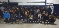 GÖÇMEN KAÇAKÇILIĞI - 15 Kişilik Minibüsten 40 Kaçak Göçmen Çıktı