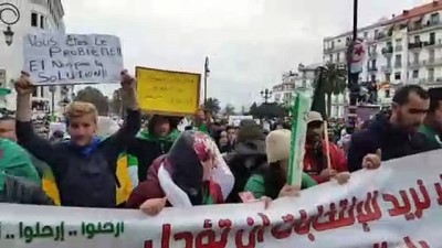 Cezayir'de Buteflika Karşıtı Gösteriler Devam Ediyor