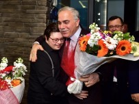 DOWN SENDROMU - Fatih Belediye Başkan Adayı Ergün Turan, Down Sendromlu Çocuklarla Buluştu