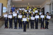 ALMINA - GKV'nin Minik Kulaçları Kupaları Okullarına Taşıdı